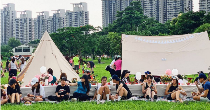 除了自己辦市集以外，有趣市集也常與其他活動合作或是協辦。此為2019年Pinky Mini Tri女生愛運動。（圖／有趣市集提供）