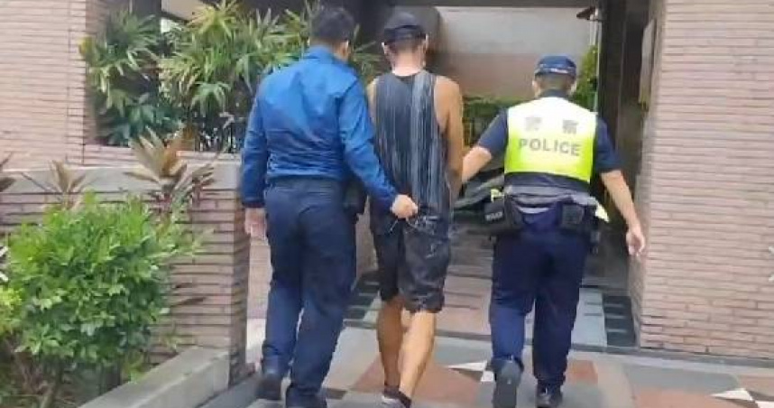 警方日前獲報表示自己機車遭竊，孰料下一秒就發現竊賊迎面騎來。(圖／翻攝畫面)
