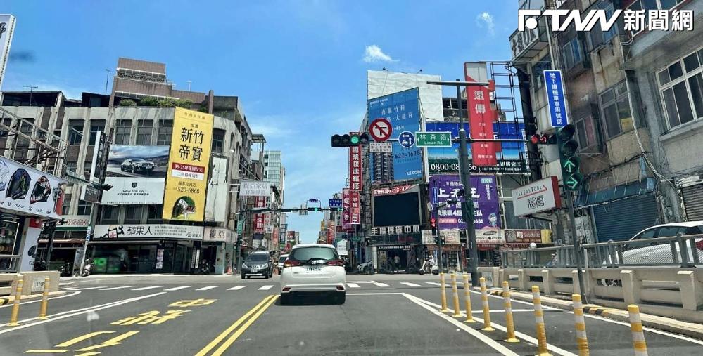 下午尖峰時段，科學園區下班車潮行經西大路與林森路口，車流量大又轉向需求高，形成交通的嚴重瓶頸，市府推解方。（圖／市府提供）