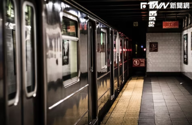 台鐵局今天表示，為提升營運安全效能，4月啟用落石告警系統（示意圖/unsplash）