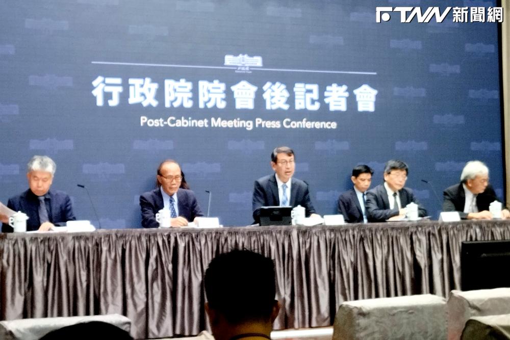 行政院公布完整原因，指出氚水洋流的含量，遠低於台灣海域的氚環境背景平均值，因此可以忽略，民眾不必擔心。（圖／記者陳弘志攝）