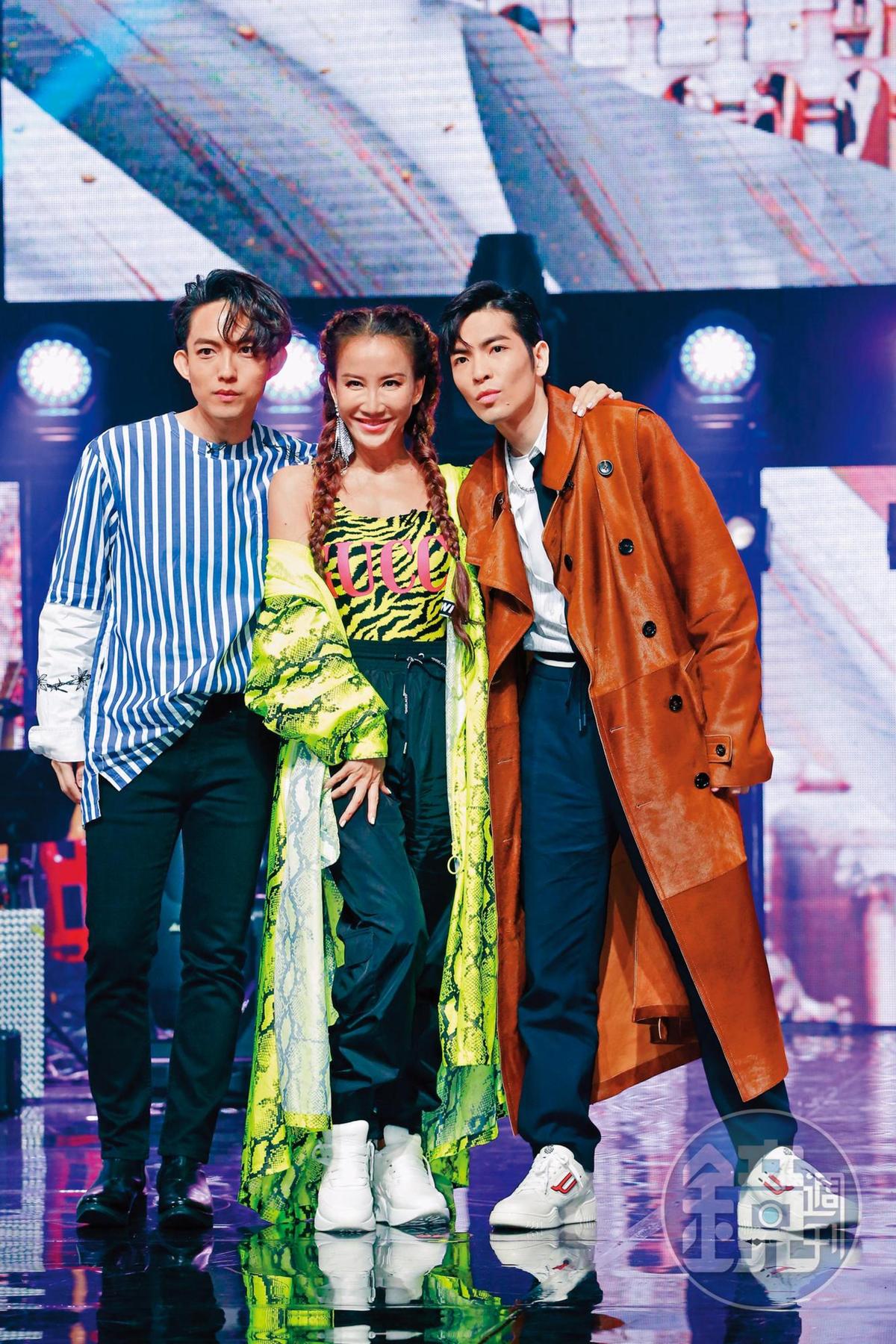 李玟（中）曾上《聲林之王2》與林宥嘉（左）、蕭敬騰（右）擔任導師；另有一傳，她事業走下坡，除了因病，也跟夫妻關係惡化有關。