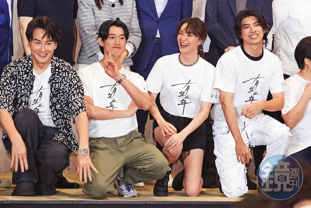 雖然《有生之年》以吳慷仁（左2）、鄭元暢（左1）、林哲熹（右1）為主軸，但據傳張榕容（右2）片酬最高。