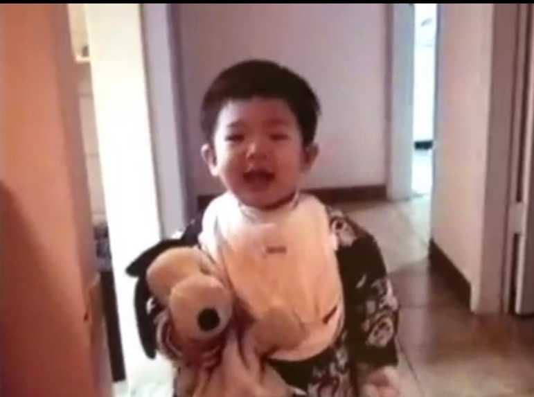 史努比布偶「小奇」，是爸爸林隆璇在林廷翰1歲時送給他的禮物，一直珍藏至今。（圖／青田音樂提供）