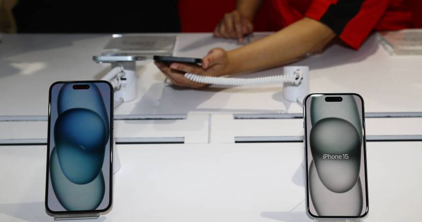 iPhone 15 Pro系列傳出過熱問題。（圖／黃鵬杰攝）