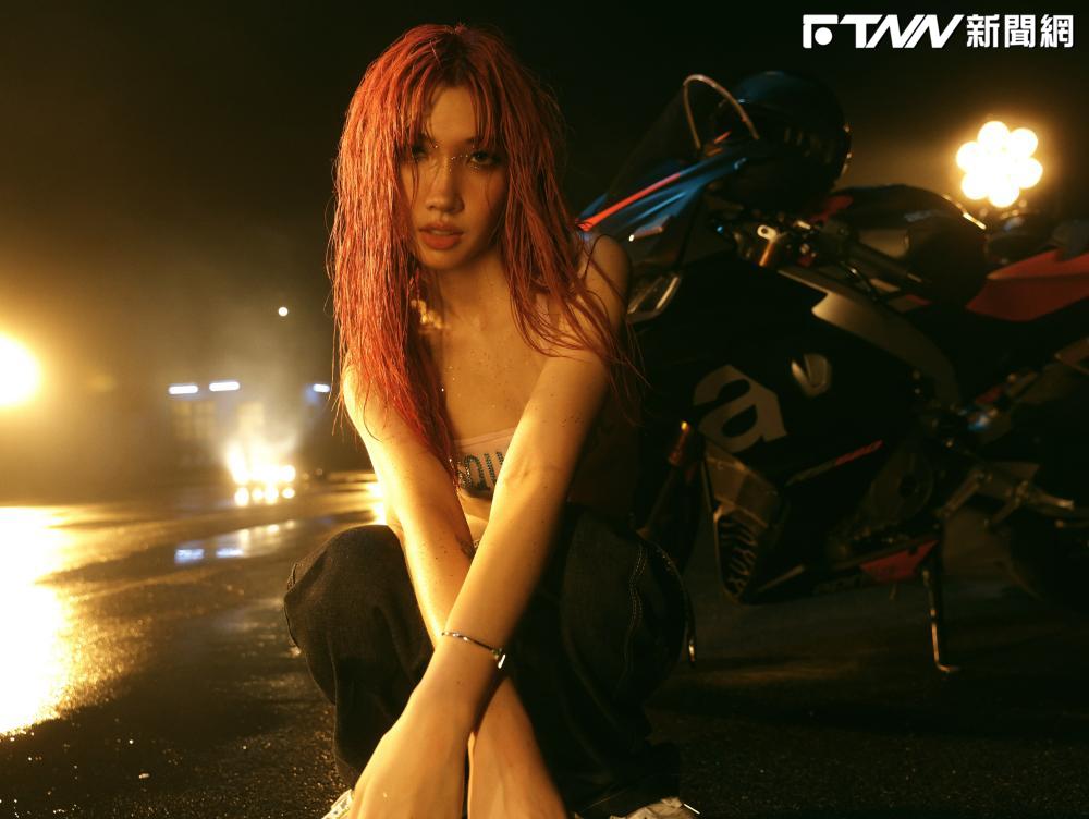 Karencici〈Bad Girls Behave〉單曲MV上架。（圖／華研國際提供）
