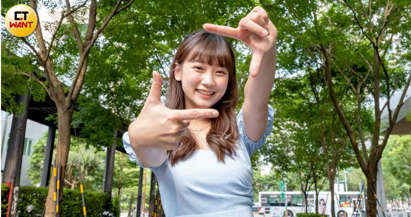 畢業後就任職於幼兒園的吳鈺萱外型甜美、可愛，也坦言怕被定型。（圖／焦正德攝）