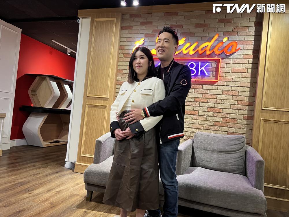 余祥銓今（18）日和老婆一起錄影，錄影前接受媒體採訪。（圖／記者王靖淳攝）