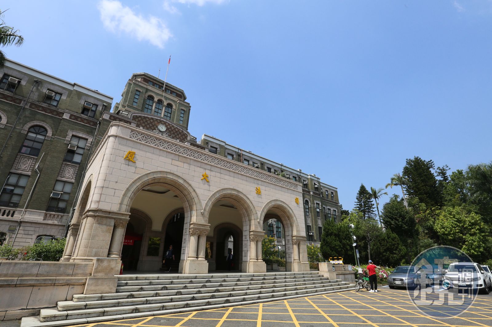 高檢署強力執行打詐策略奏效，本年度指揮全國司法警察機關強力執行4波查緝，共逮捕1.3萬名詐騙集團成員，並查扣犯罪所得超過12億元。（本刊資料照）