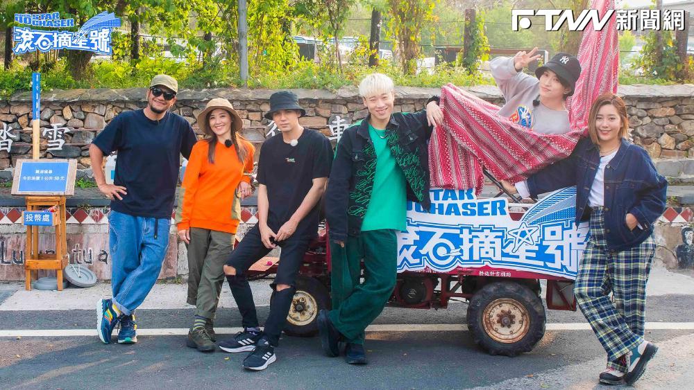 男團五堅情成員賴晏駒驚喜現身《滾石摘星號》與九澤CP一同擔任評審。（圖／TVBS提供）