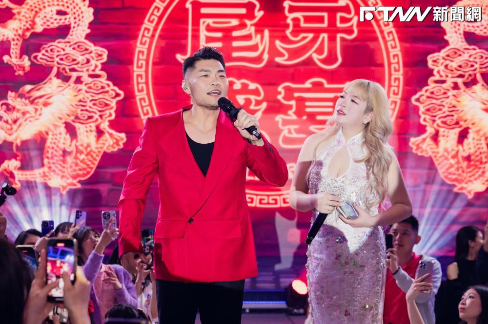 李玖哲出席李老闆直播集團尾牙。（圖／李老闆直播集團提供）