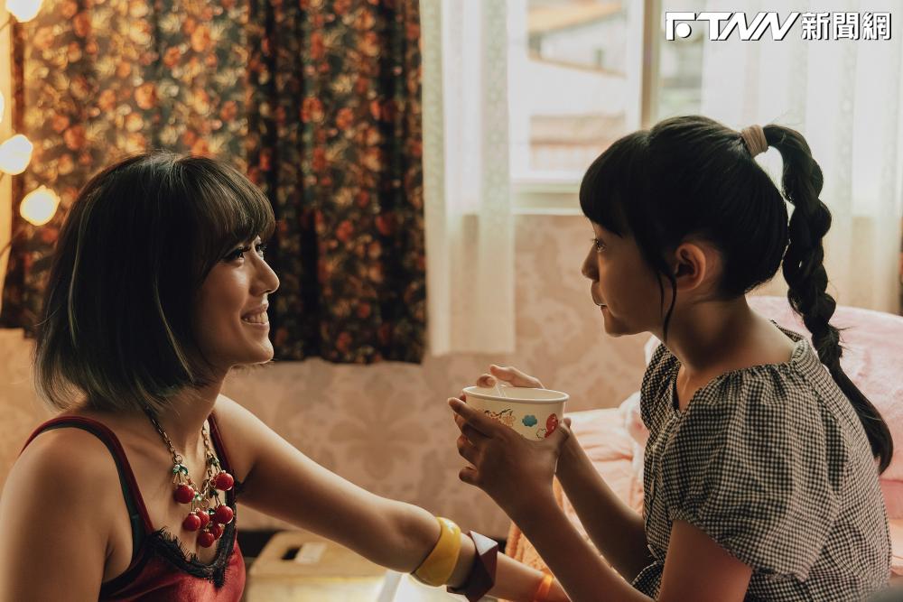 《幸福房屋事件簿》「金馬女配」張詩盈在劇裡犧牲演出性工作者，竟狠遭嫖客暴力掐死。（圖／逆光電影股份有限公司提供）