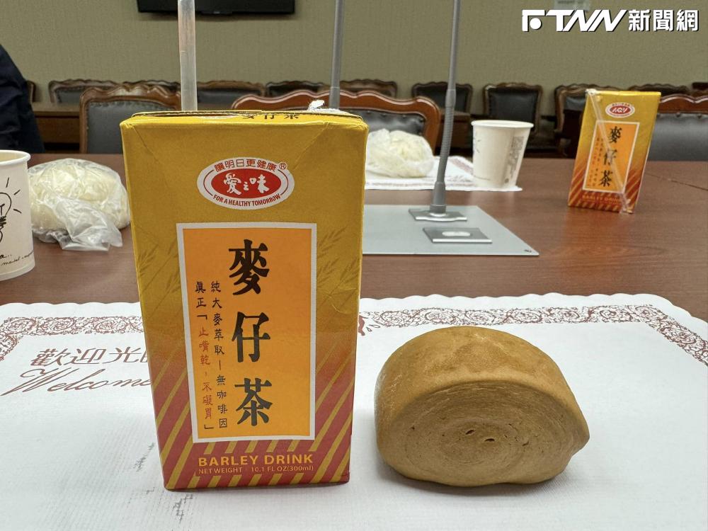 徐巧芯準備60份黑糖饅頭、麥茶的「鄭文燦同款早餐」。（圖／徐巧芯臉書）