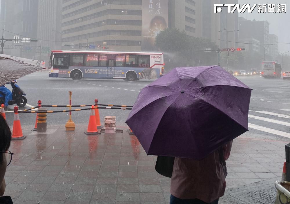 中度颱風「凱米」逐漸逼近台灣，中央氣象署23日11時30分已發布陸上颱風警報。​​​​​​​（圖／記者蕭宥彤 攝）
