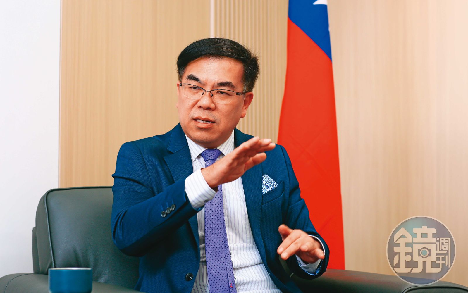 環境部長彭啟明接受本刊專訪時表示，碳有價時代來臨，今年底碳費將在台上路，企業要及早因應。