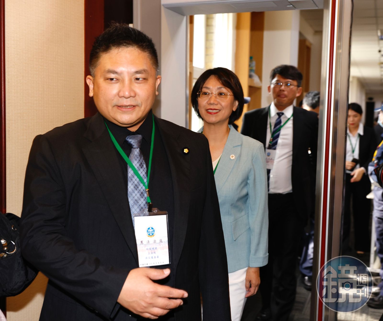 國民黨立委吳宗憲、翁曉玲、民眾黨立委黃國昌等主張修法的在野立委，代表立法院出席言詞辯論。