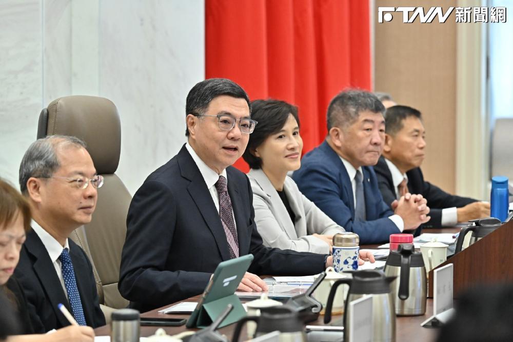 行政院長卓榮泰在行政院會公開談了一段「運動員與公務員」的自律與清廉談話，備受外界聯想。（圖／行政院）