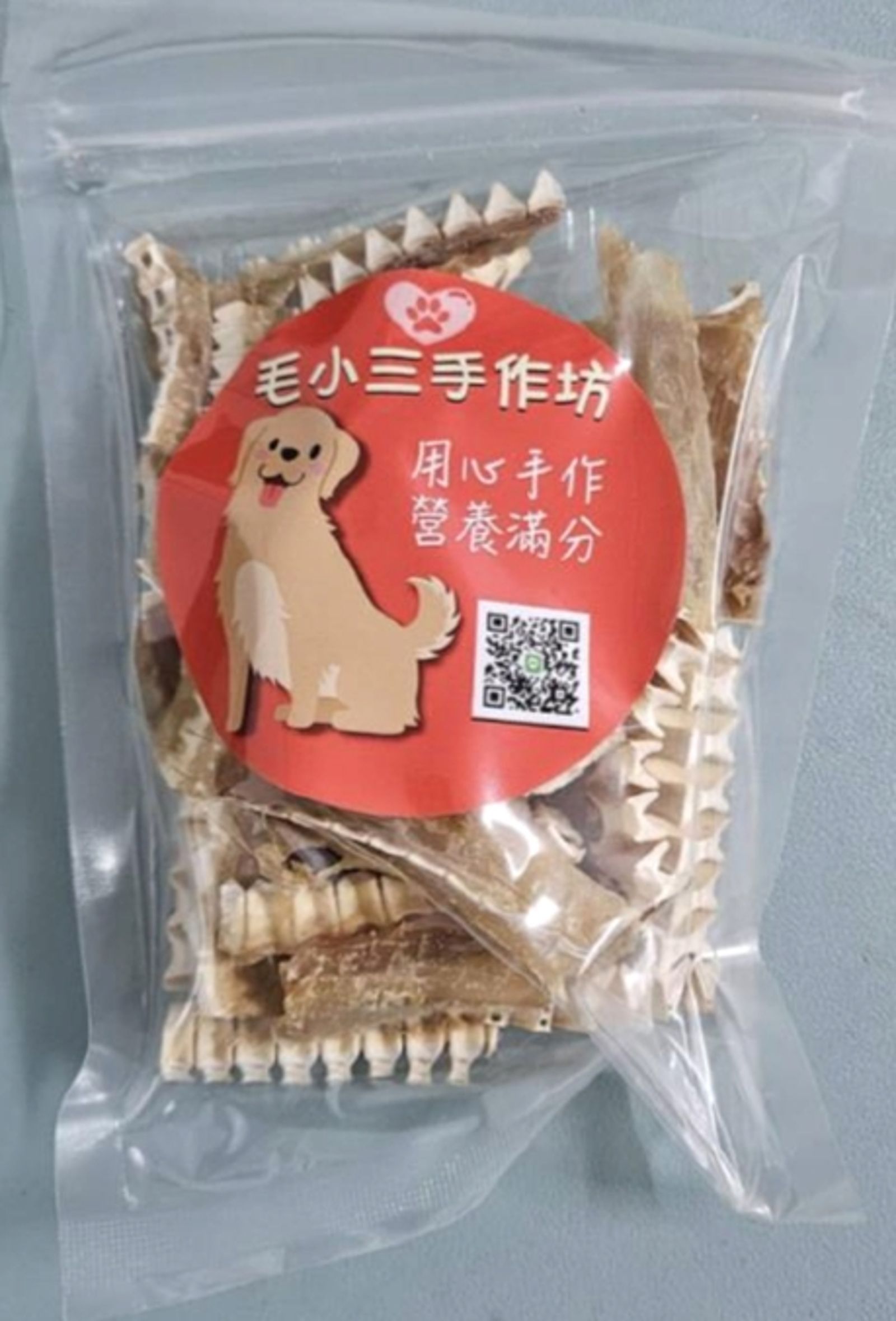 毛小三手作坊委製之「香酥鯊魚骨」，檢出沙門氏桿菌、重金屬砷和汞含量超標。（農業部提供）