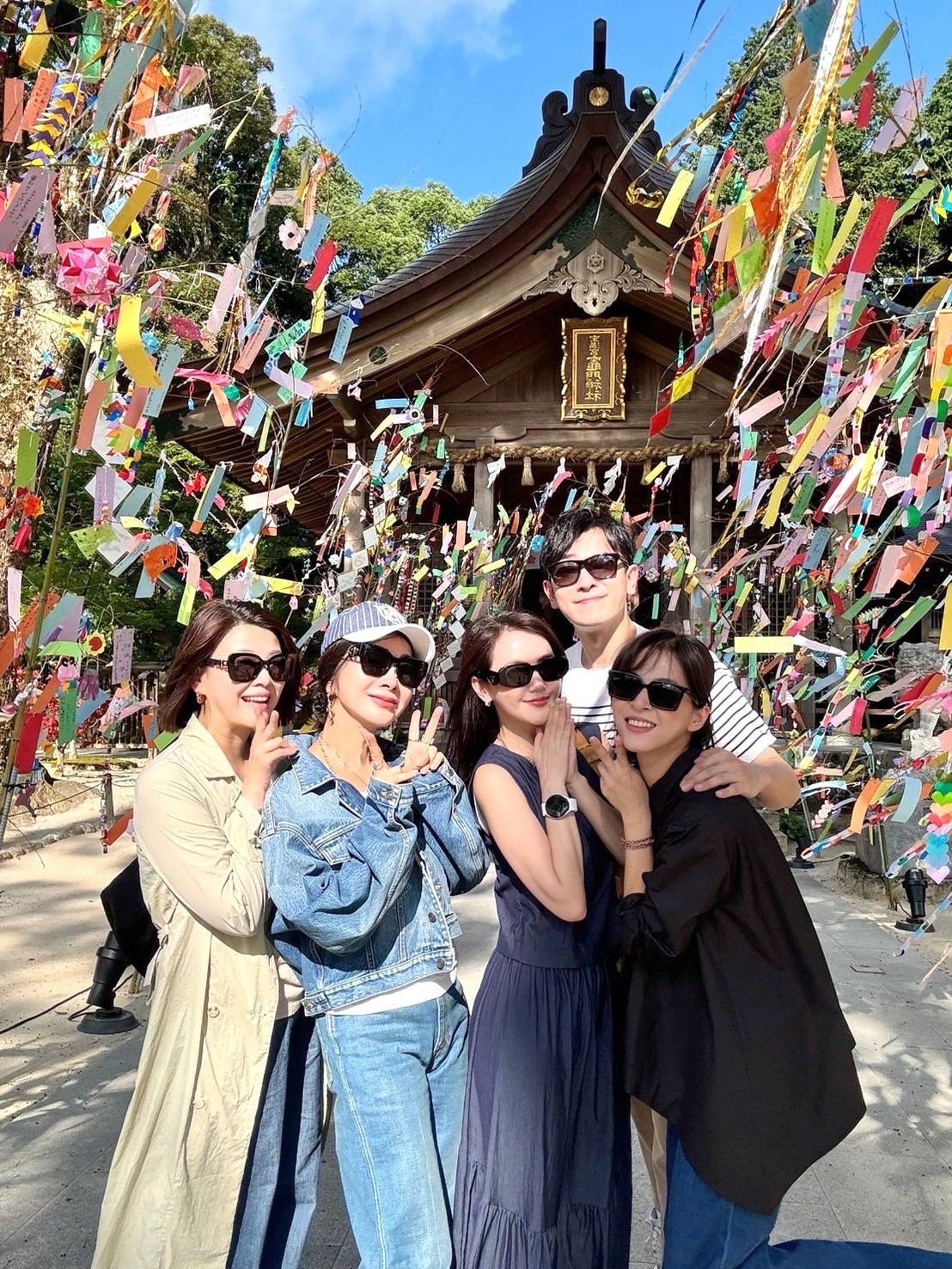 （左起）方馨、陳美鳳、簡沛恩、陳謙文、蘇晏霈一同前往福岡旅行。（簡沛恩提供）