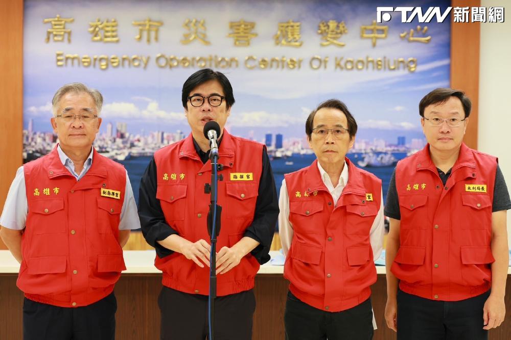 高雄市長陳其邁主持山陀兒颱風災害應變中心第三次工作會議，會後受訪。（圖／高雄市政府提供）