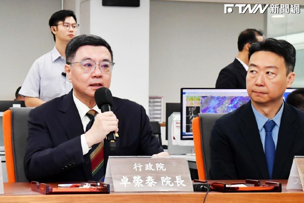 颱風假可能更晚決定？行政院長卓榮泰指出，氣象署新增「晚間9時最新訊息」讓地方決策參考。（圖／行政院）