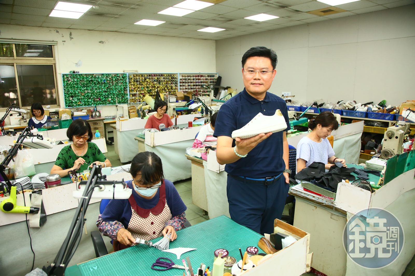 寬源實業以代工中高端女鞋起家，林義順接班後也自創婚鞋品牌Momentanée，想證明台灣品牌不輸國際。