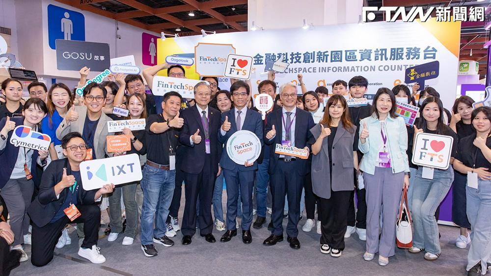 20241102金融科技展_金管會主委彭金隆看展