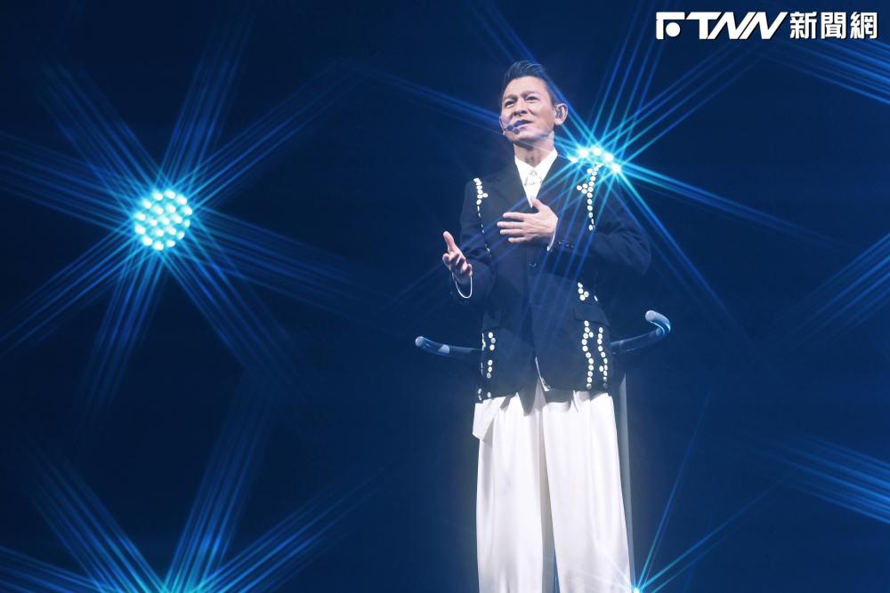 劉德華在最後一場小巨蛋演唱會上落淚。（圖／台灣映藝、超級圓頂提供）