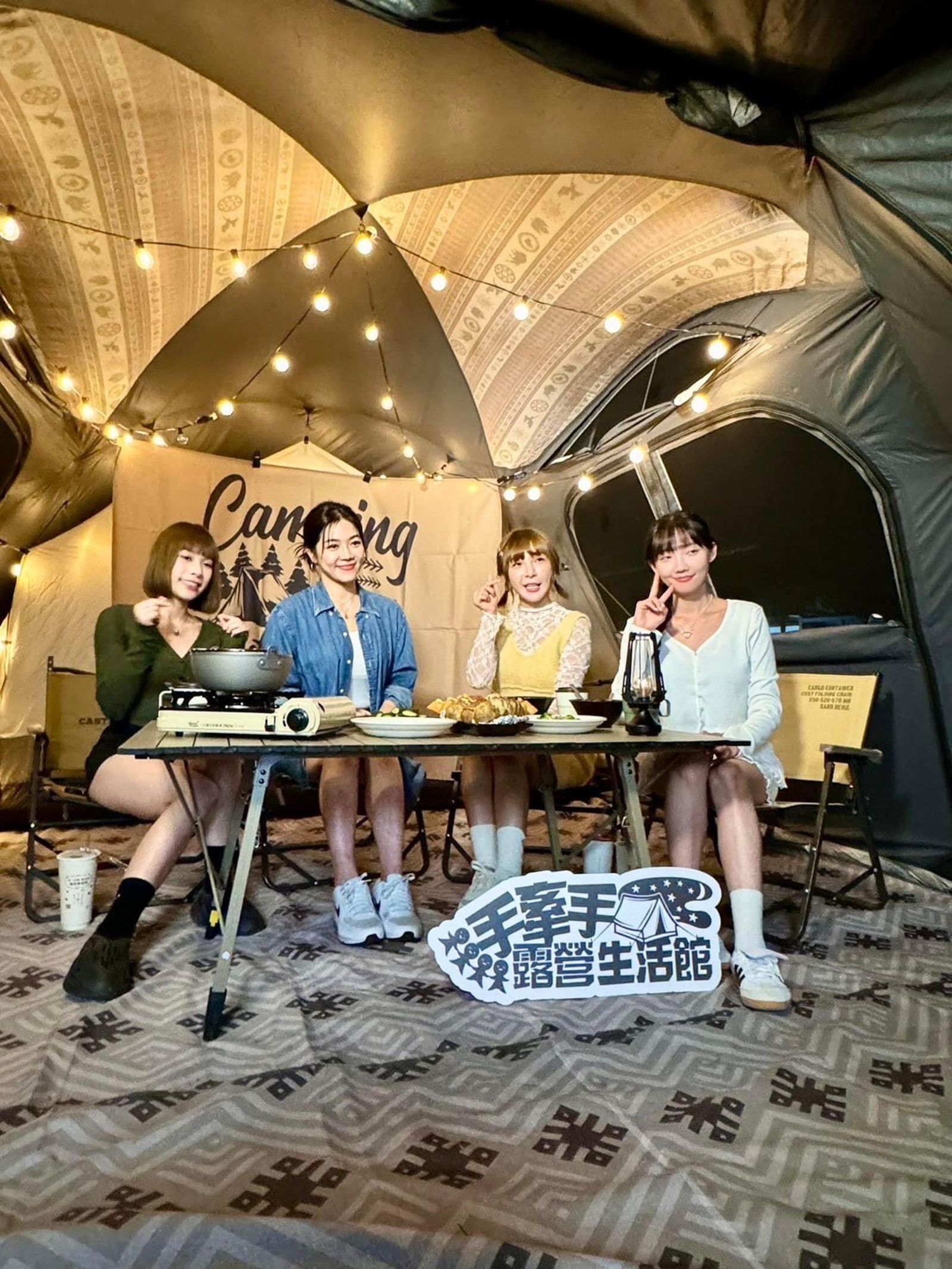 劉方慈嘗試DIY搭帳棚、為閨蜜烹飪料理，還跟營友交換美食。（翻攝劉方慈臉書）