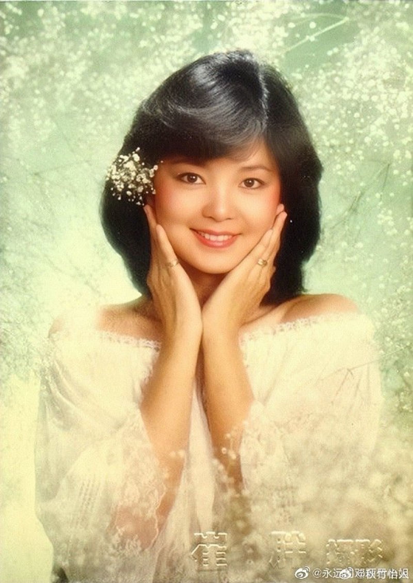 鄧麗君唱紅不少劉家昌寫的金曲，例如〈獨上西樓〉〈雲河〉等。（微博）
