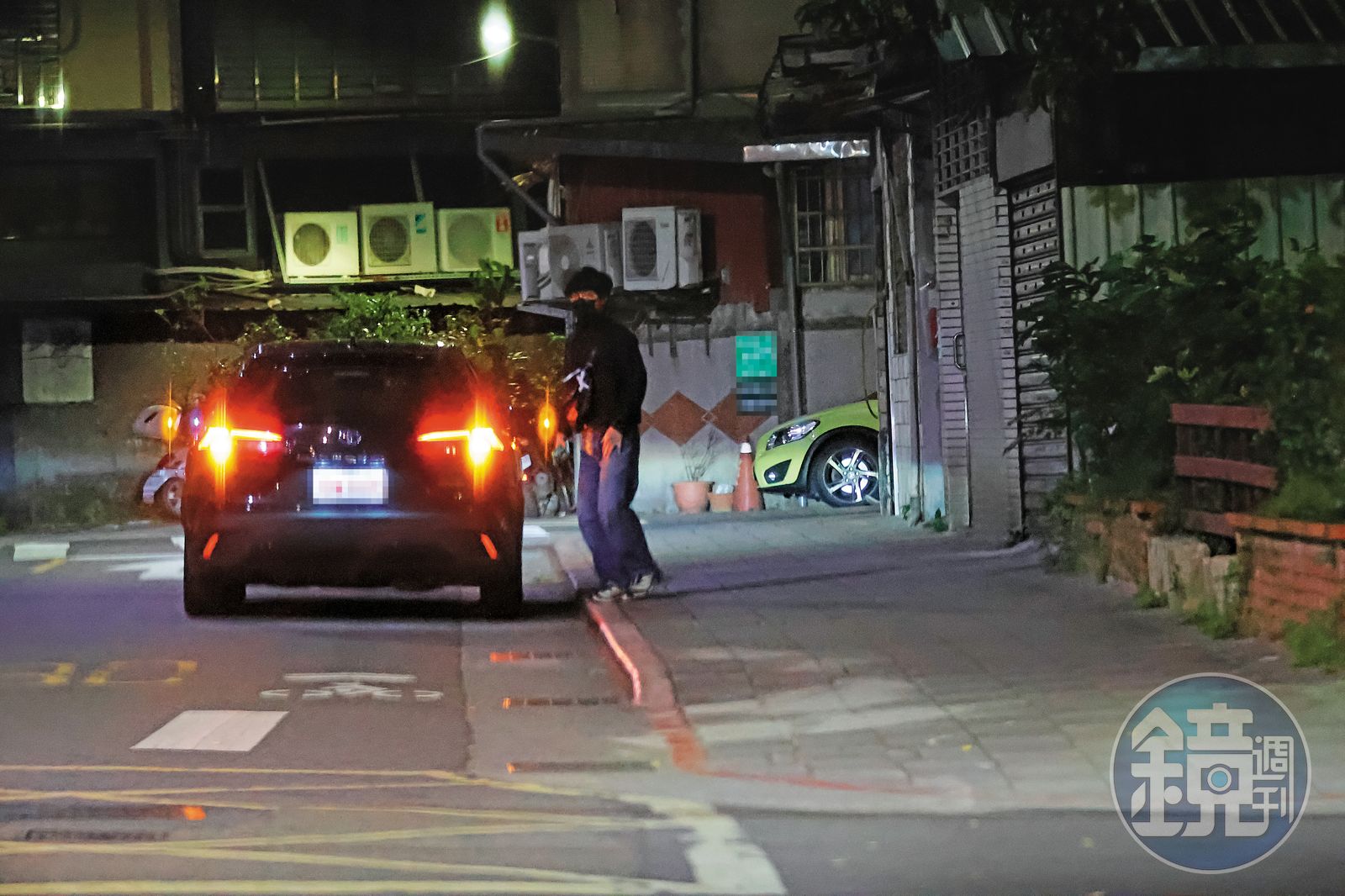 12/9，21:25，盧廣仲搭車回到住處，唱完3天演唱會，確實需要早點休息。