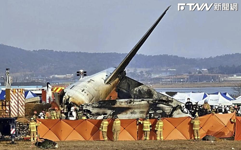 南韓濟州航空編號7C2216的波音客機，於昨（29）日墜毀務安機場。　（圖／美聯社）