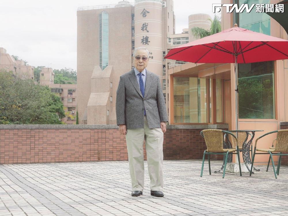 李富城希望能將自己的專業經驗與新興傳播科技結合，讓氣象知識的傳遞與傳承更貼近現代社會的需求。（圖／世新大學提供）