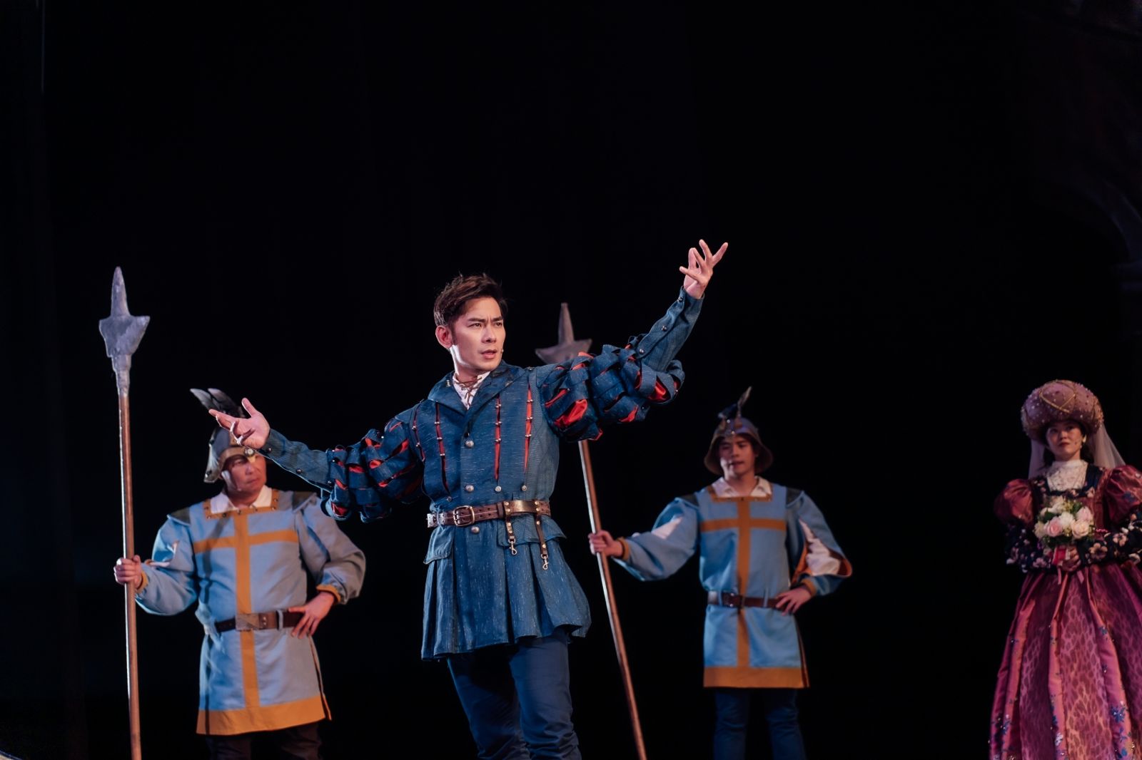 兼任監製《莎姆雷特》及演員的亮哲希望這齣戲能一直演下去。（寬宏藝術提供）