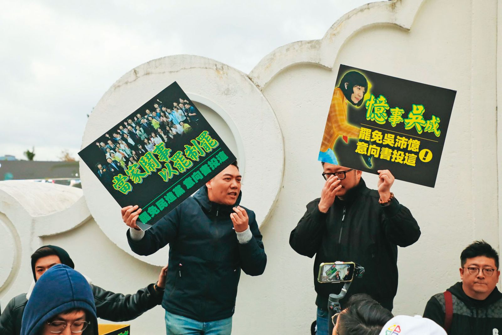 罷免綠委吳思瑤、吳沛憶案備受關注，台北市可望成為藍營罷綠示範區。（翻攝賴苡任臉書）
