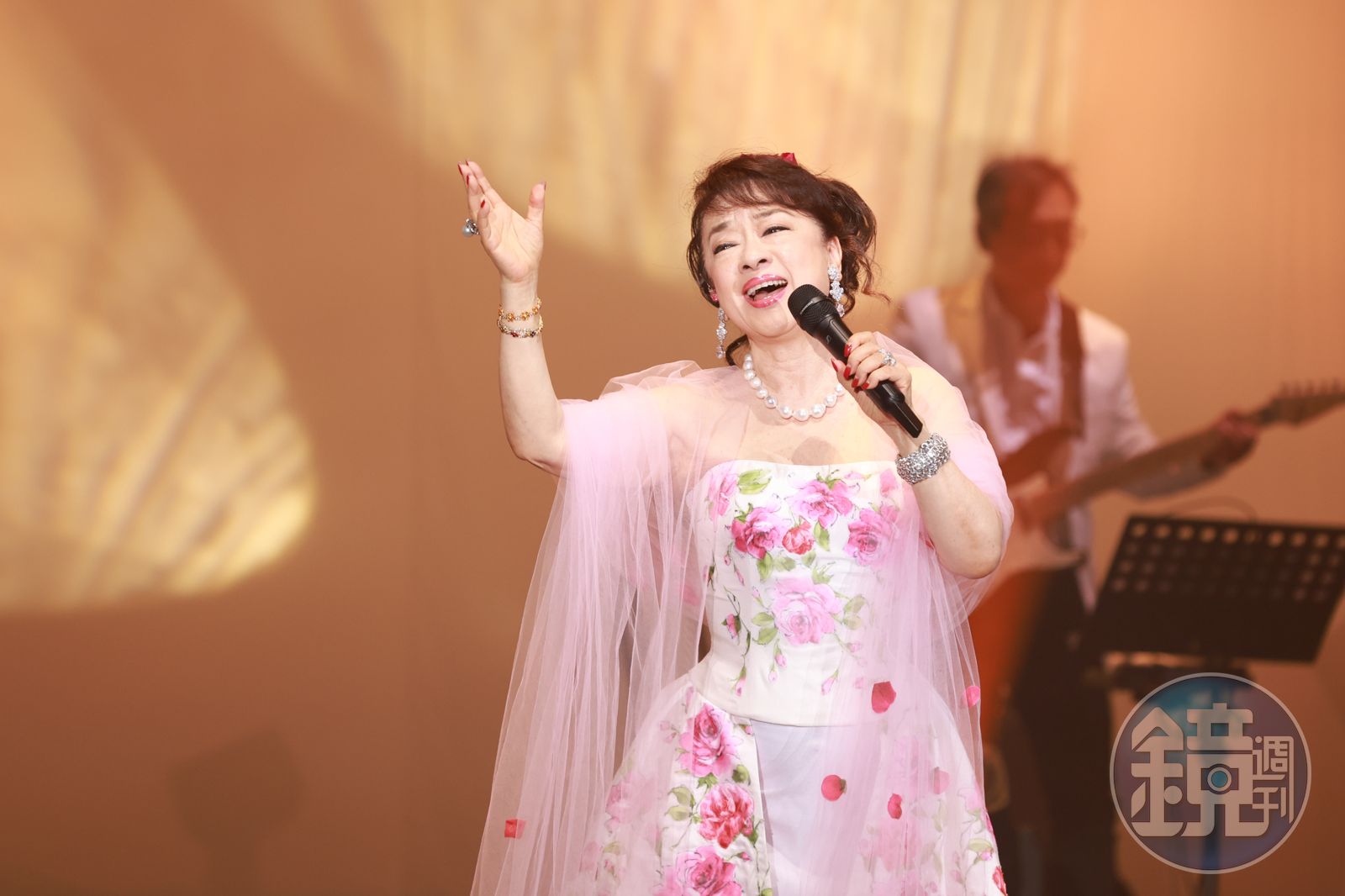 翁倩玉在演唱會帶來多首經典歌曲，還下台與觀眾互動。