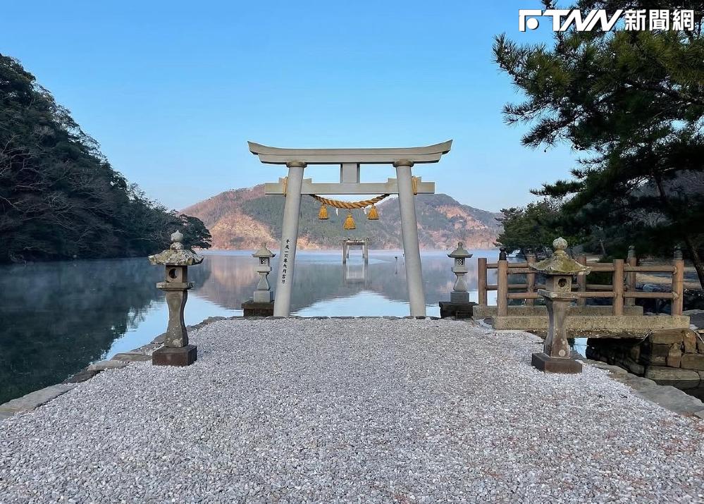 日本和多都美神社不堪觀光公害，23日宣布全面禁止觀光客進入。（圖／翻攝IG／＠tsushima_watadzumijinja）