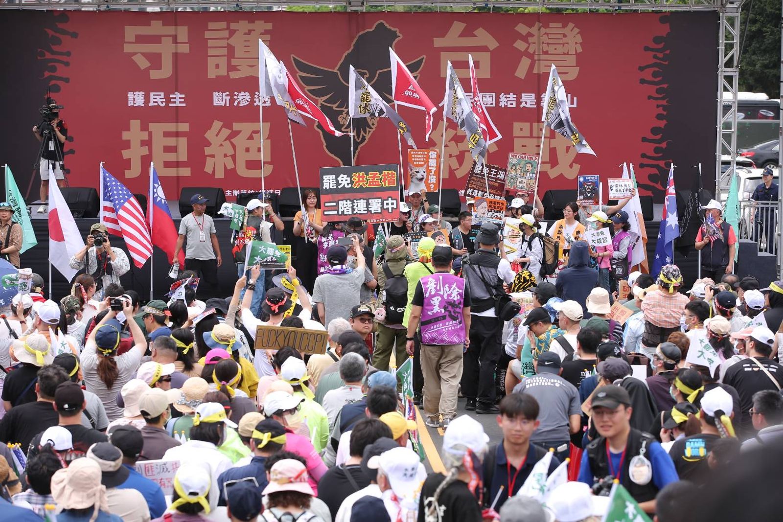 台灣民意基金會董事長游盈隆預言，大罷免案最終僅個位數可以成功罷免。（鏡報新聞網提供）