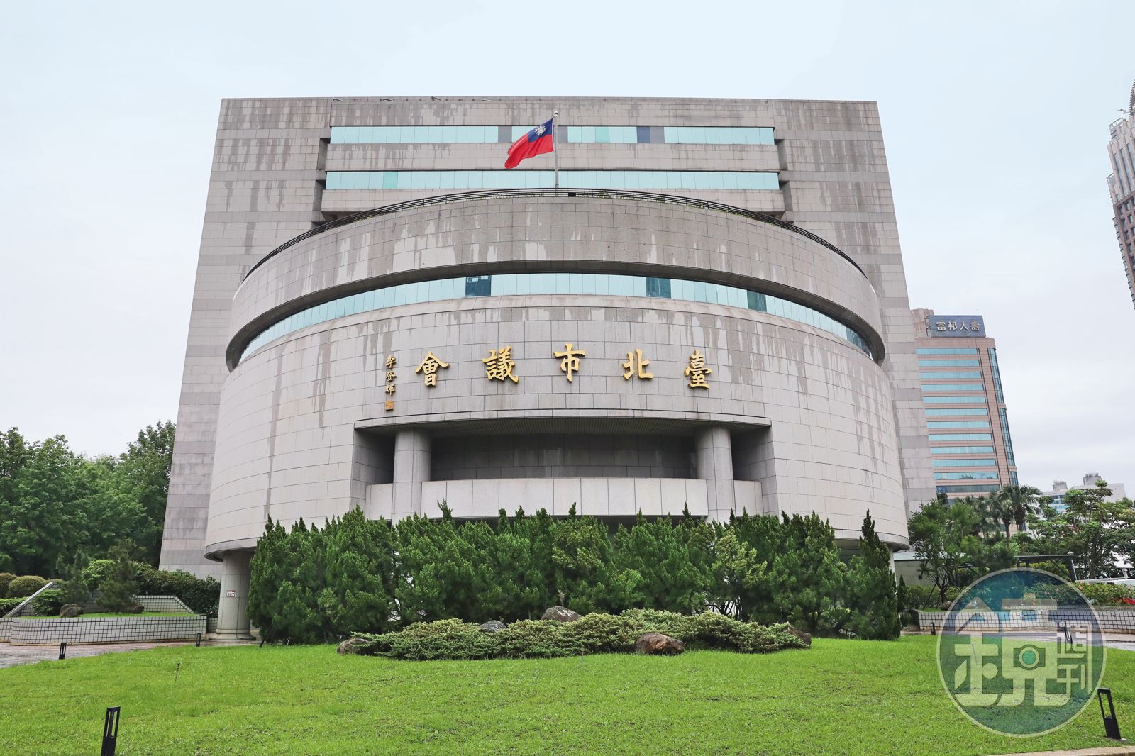台北市議會亂象叢生，員工質疑高層及相關單位放任、包庇。