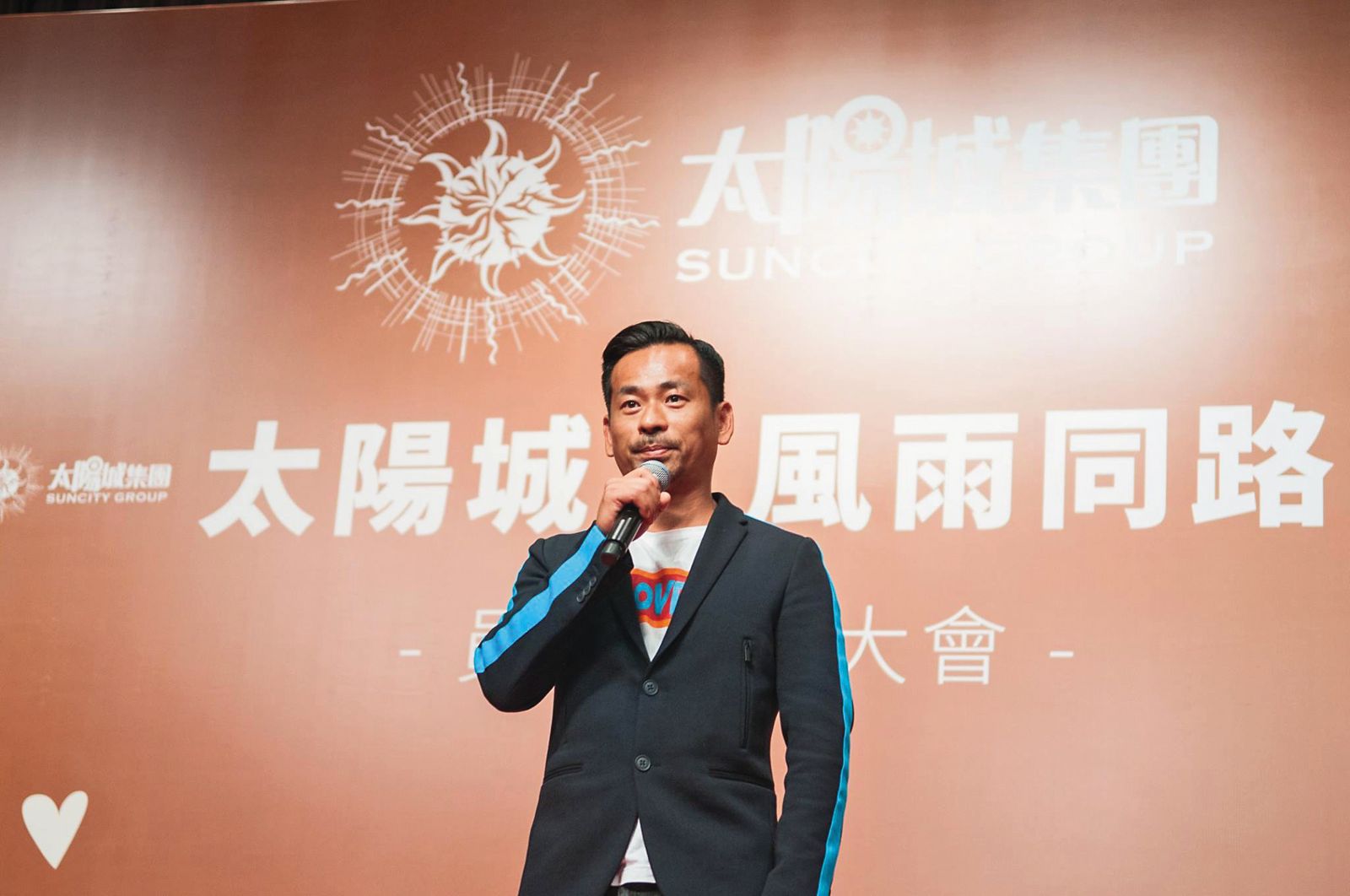 具黑幫背景的澳門太陽城集團創辦人周焯華（圖），曾被中共官方吹捧，最後也是落得鋃鐺入獄的下場。（翻攝太陽城集團臉書）