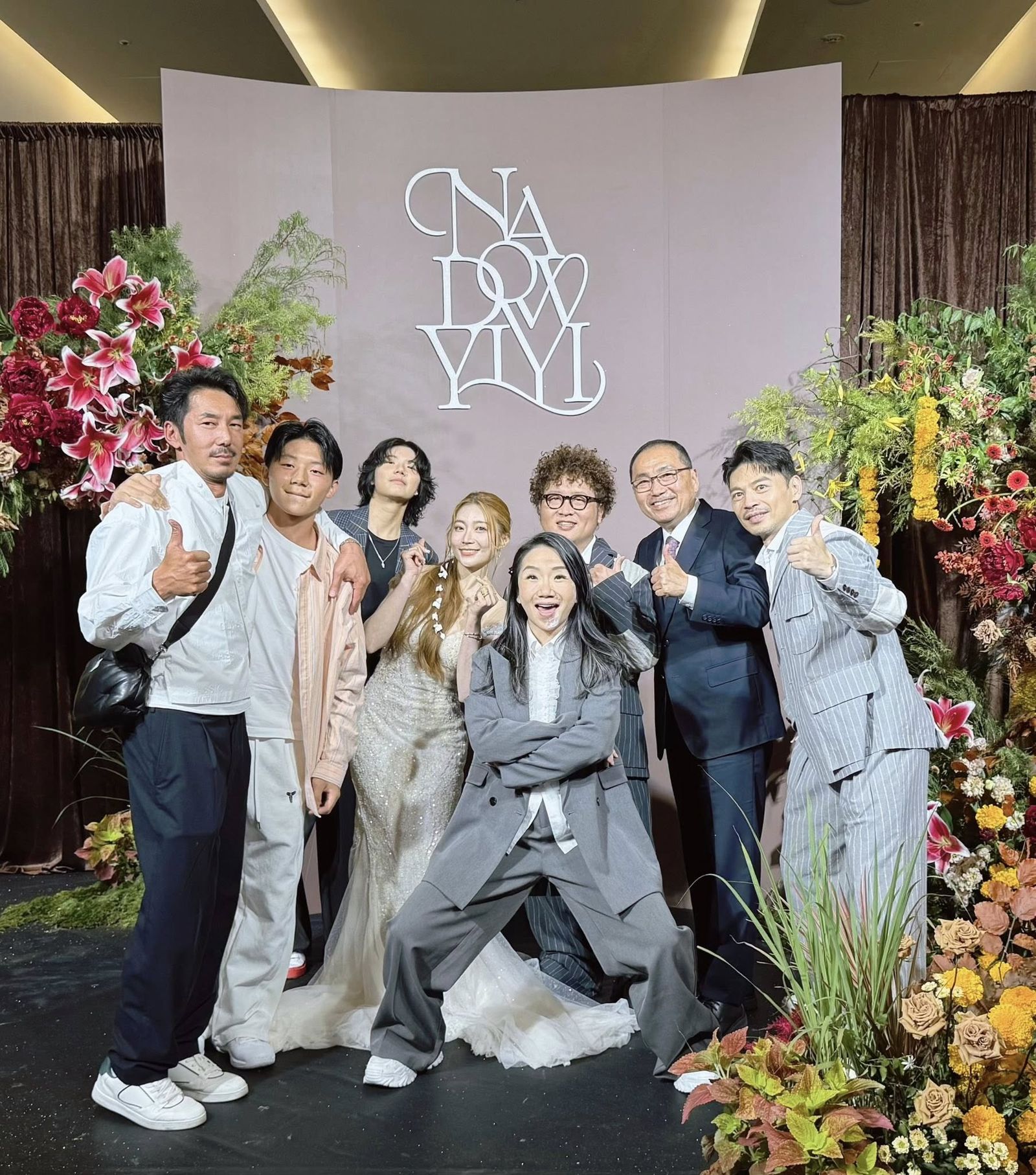 納豆和依依婚禮，舅舅侯友宜、阿Ken、陶晶瑩、李李仁一家人都參加。（翻攝阿Ken臉書）