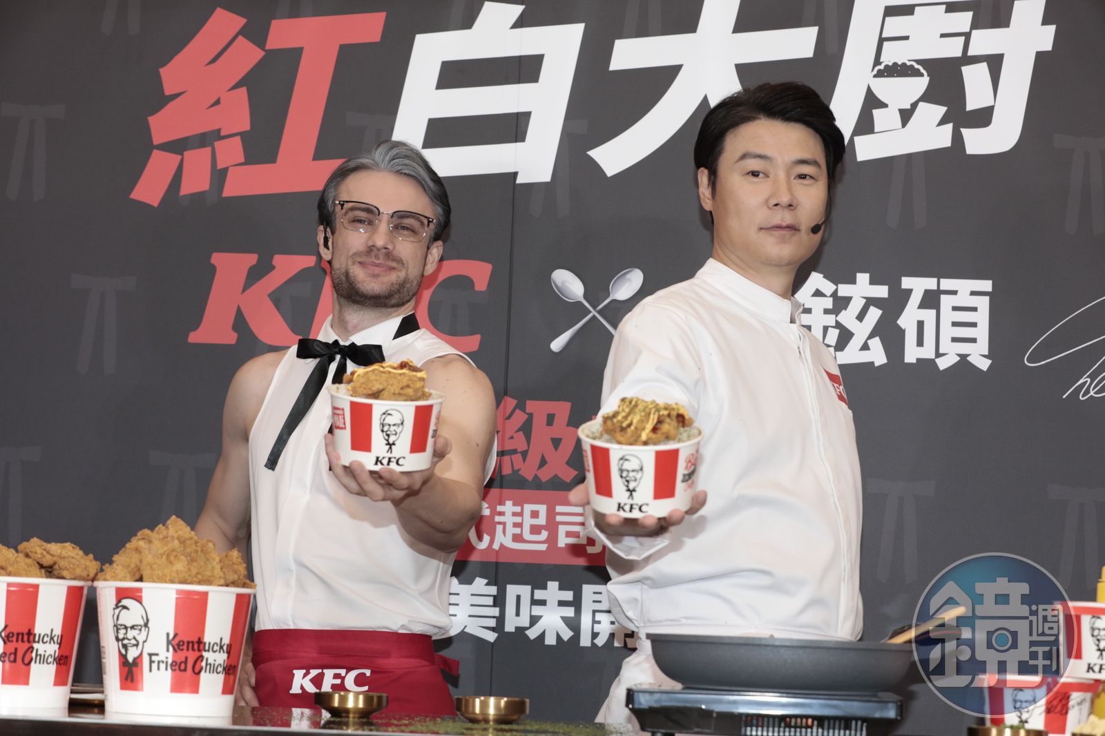 崔鉉碩在記者會上問〈韓式起司脆雞飯〉何時上市，他想自己去買來吃吃看。