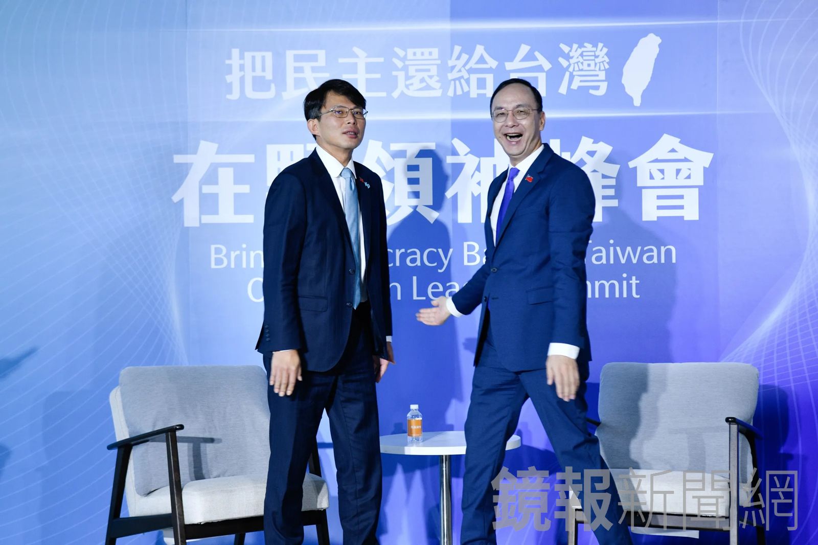 黃國昌與朱立倫連袂婉拒出席總統賴清德邀集的國安情勢簡報，圖為4月底藍白在野領袖峰會合影。（鏡報李智為攝）