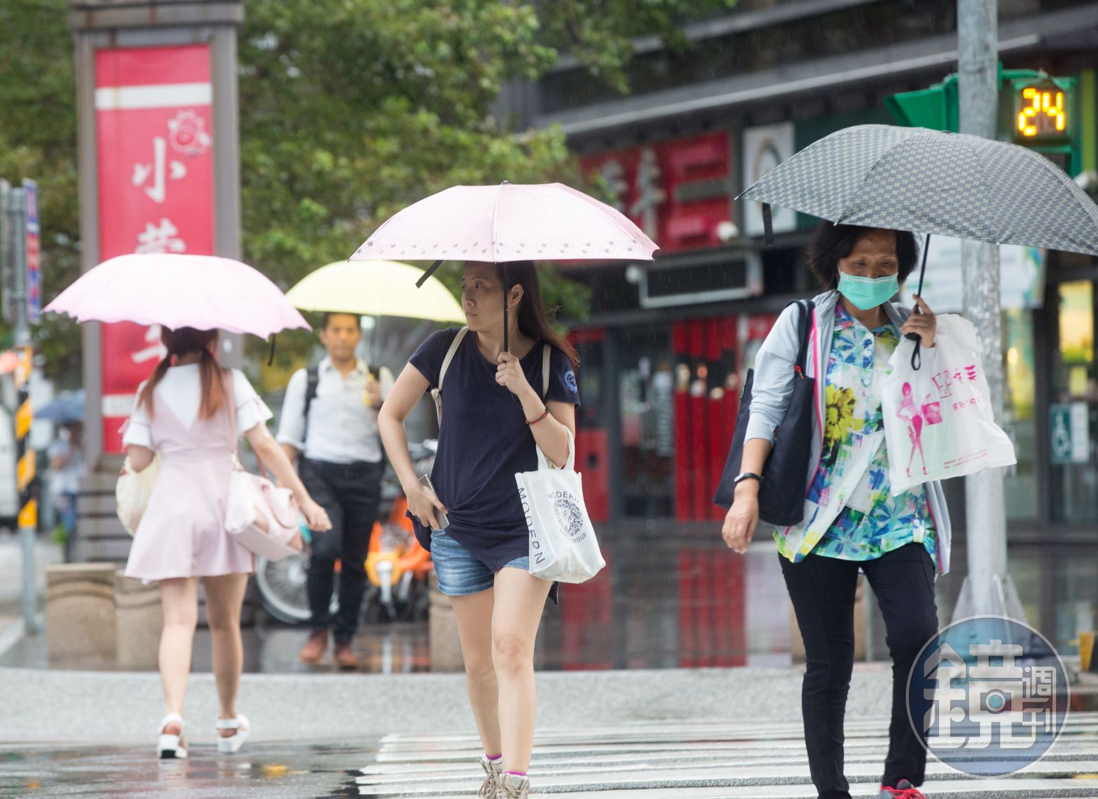 中央氣象署對8縣市發布大雨特報。（本刊資料照）